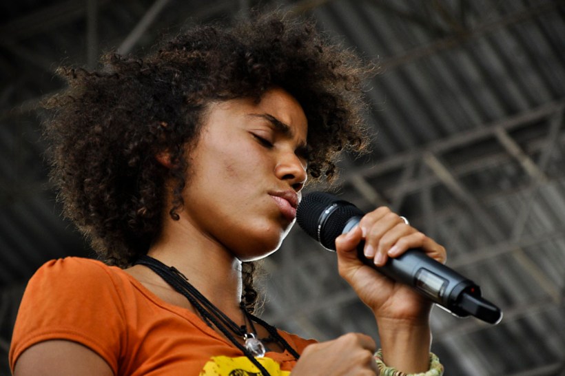 Nneka-at-the-Roots-Picnic-on-June-5-2010-nneka-20836633-1200-800
